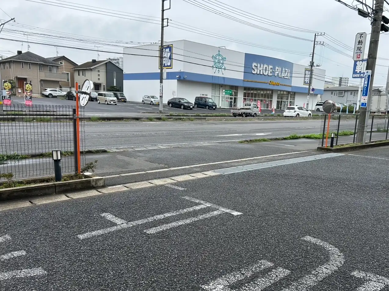 道路から歩道への段差解消ブロックの破損