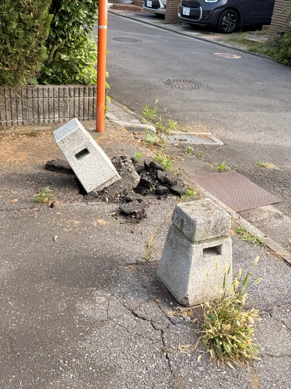 車止めが破壊されていた