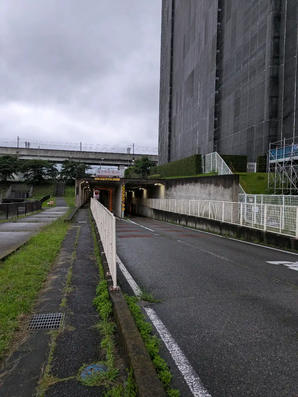 トンネル内道路の陥没