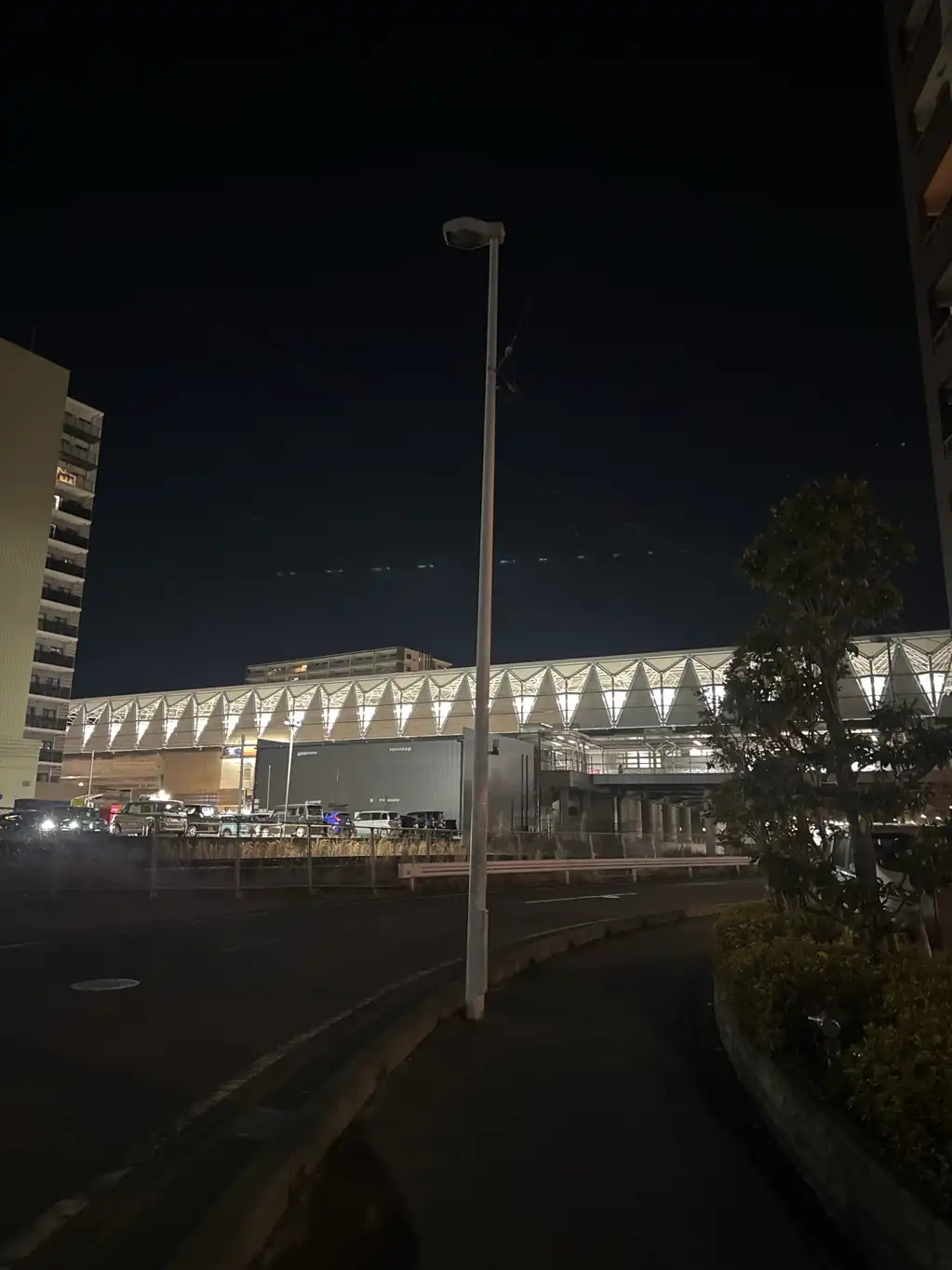 防犯灯が点いたり消えたりしている