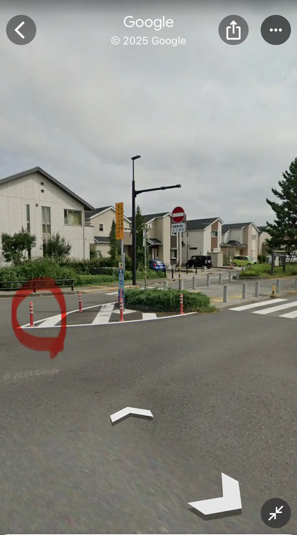 道路のポールの破損