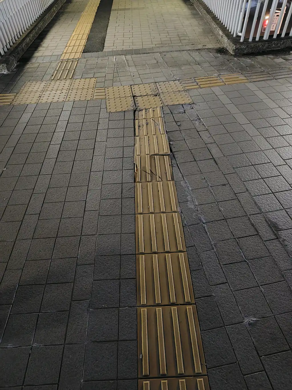 点字ブロックの破損