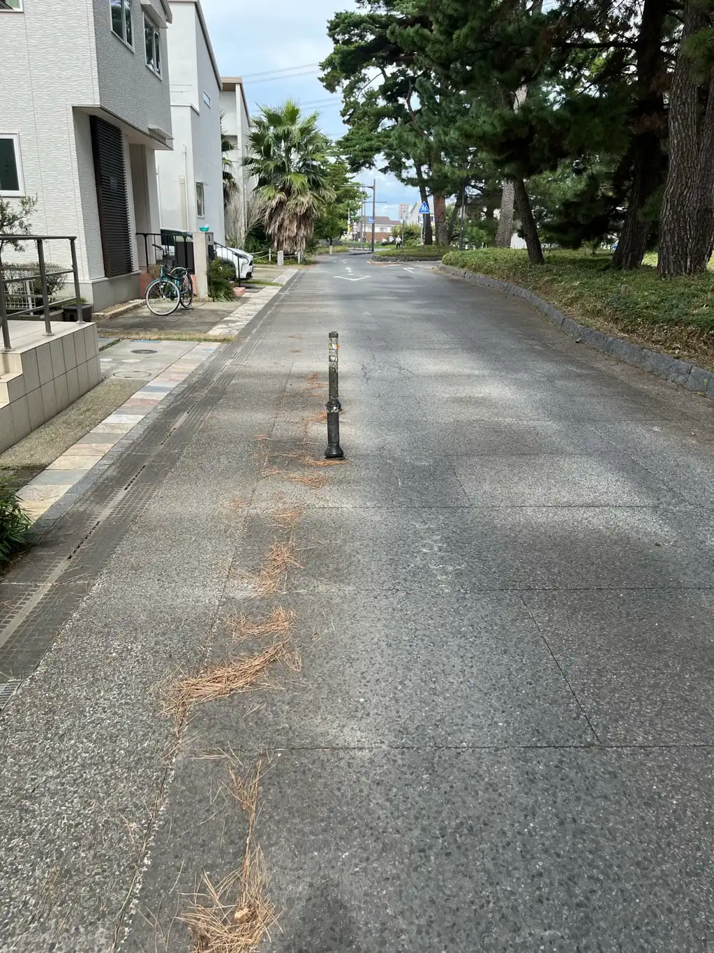 道路に設置されているポールの破損