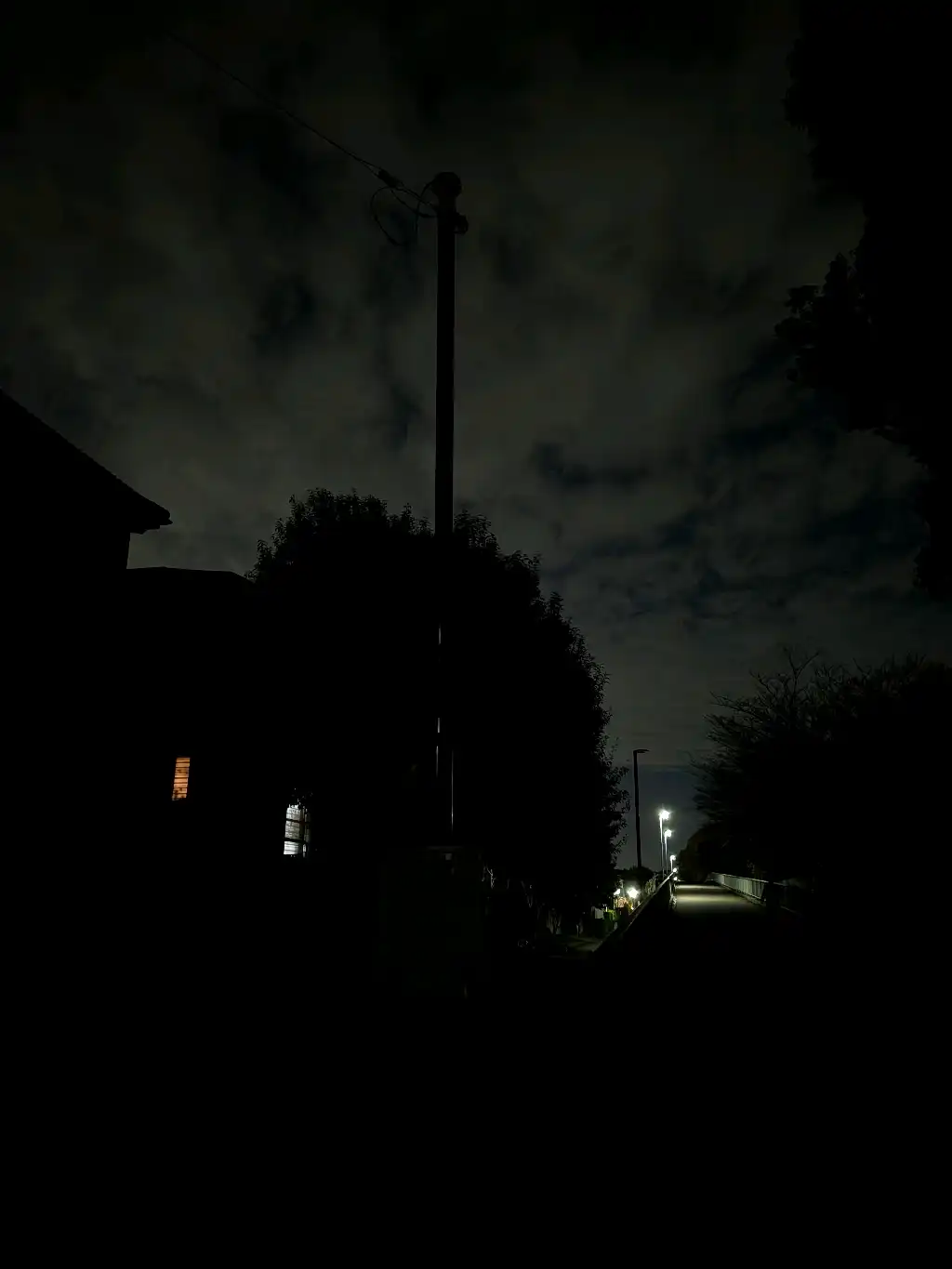 防犯灯消えてます