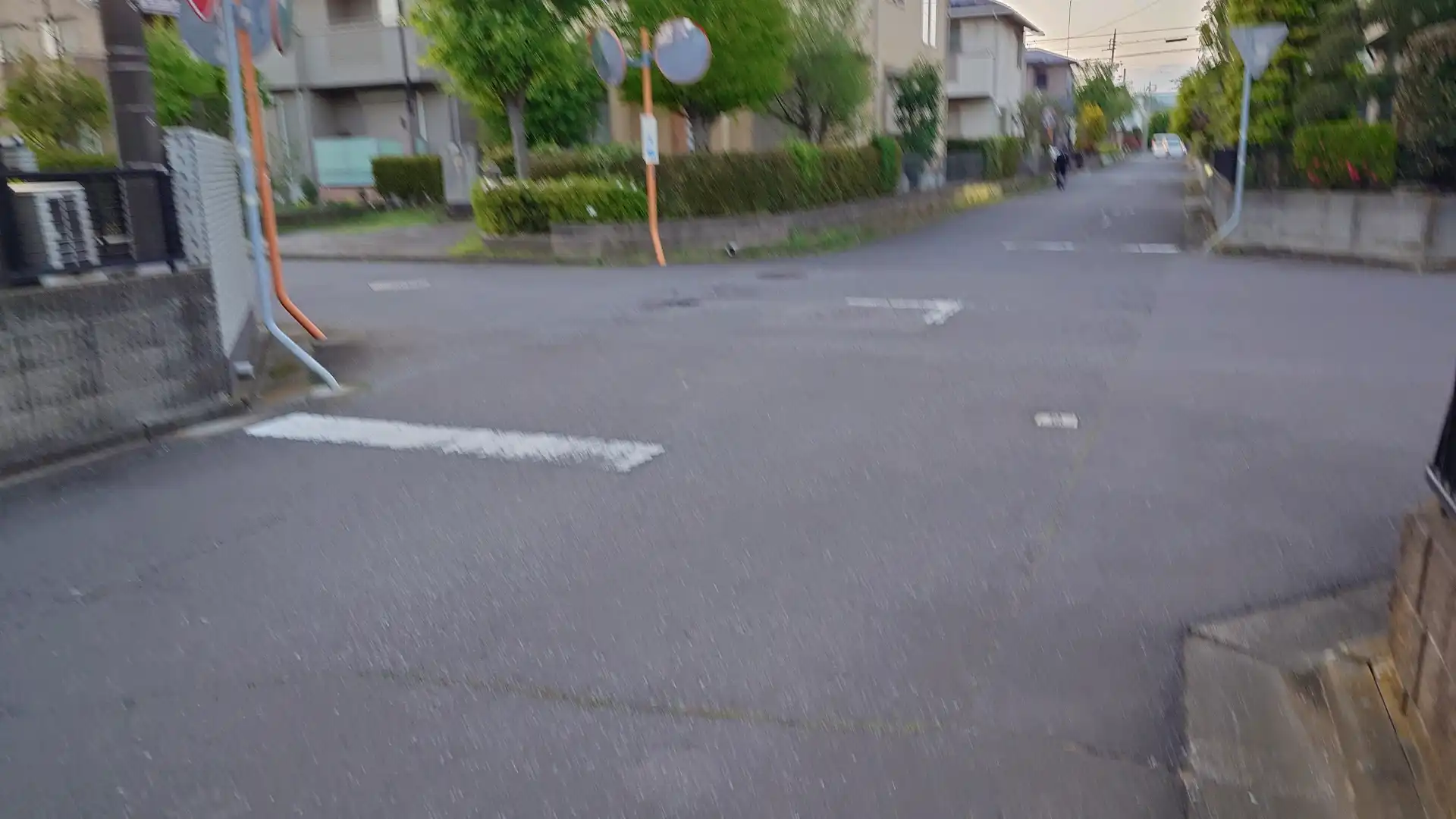 交差点に穴があります。