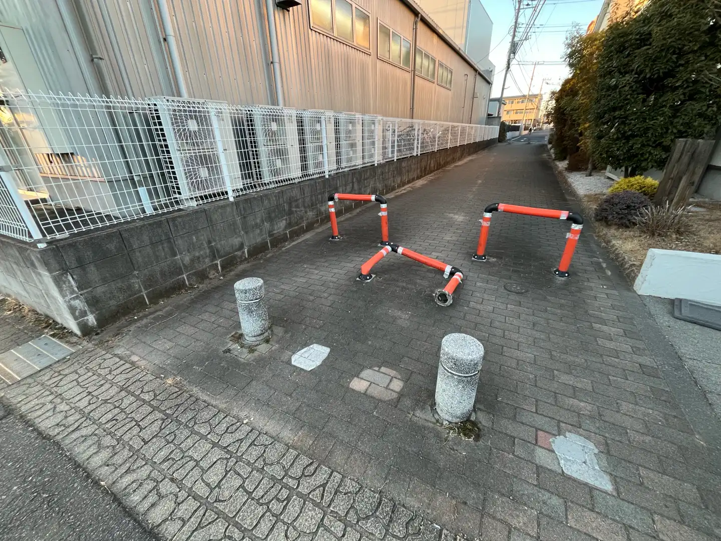 中央1-12 歩道横断防止ポールコーンガード破損