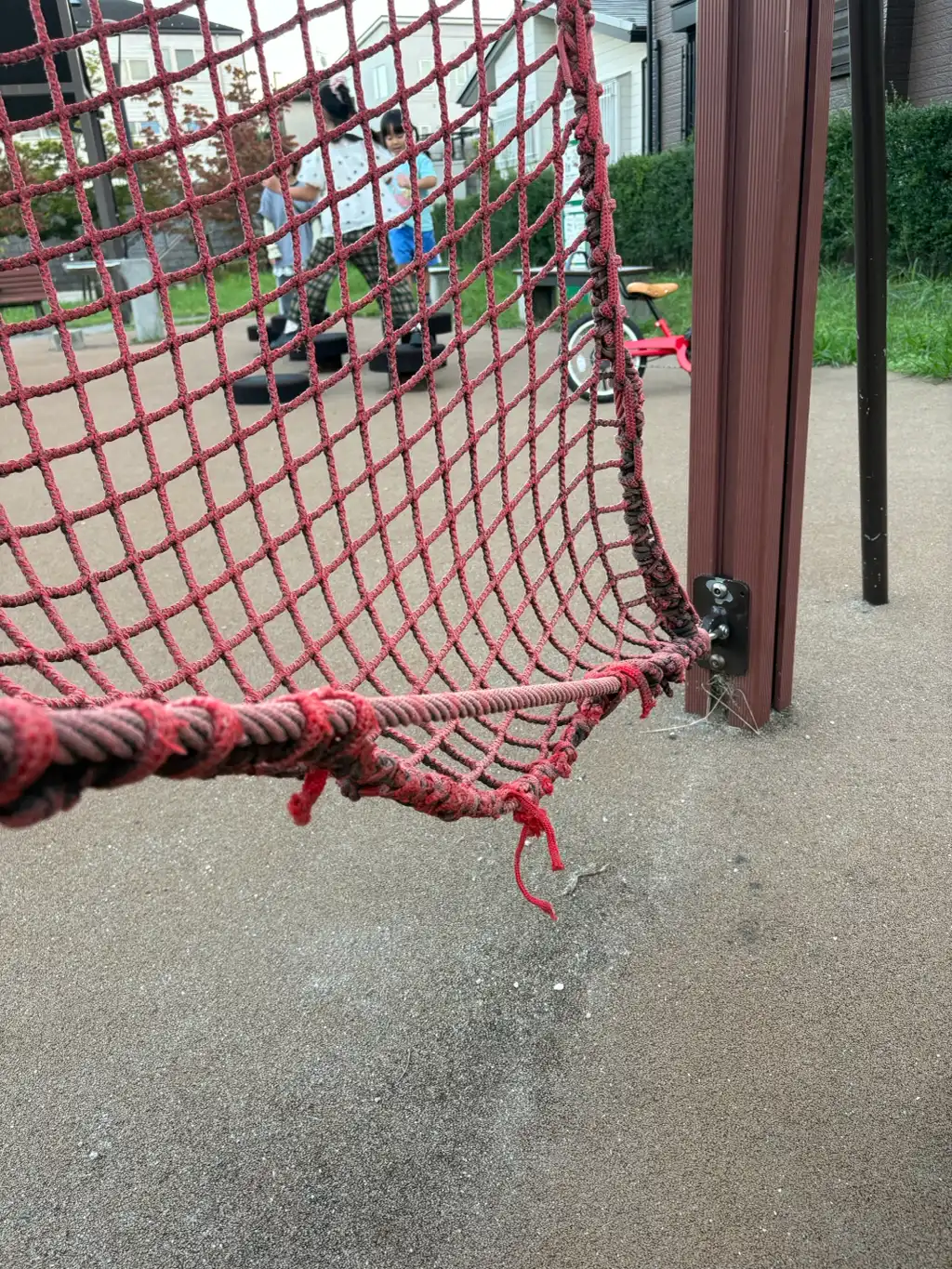 公園の遊具の故障について
