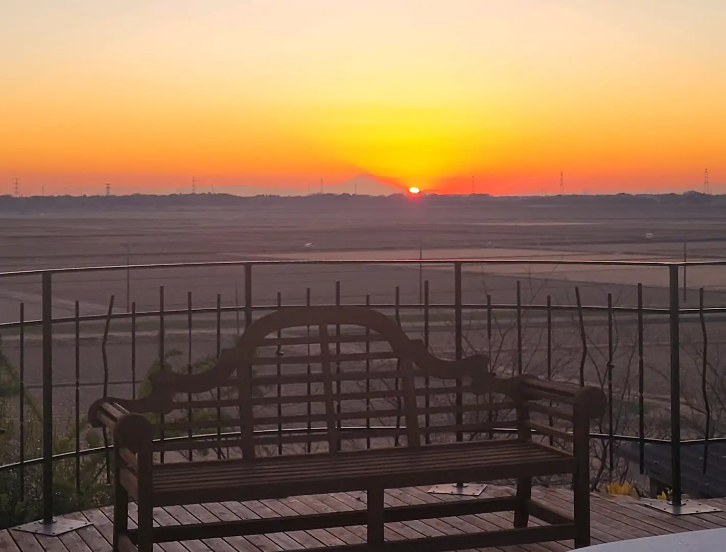 富士山の麓に落ちる夕日が見えた