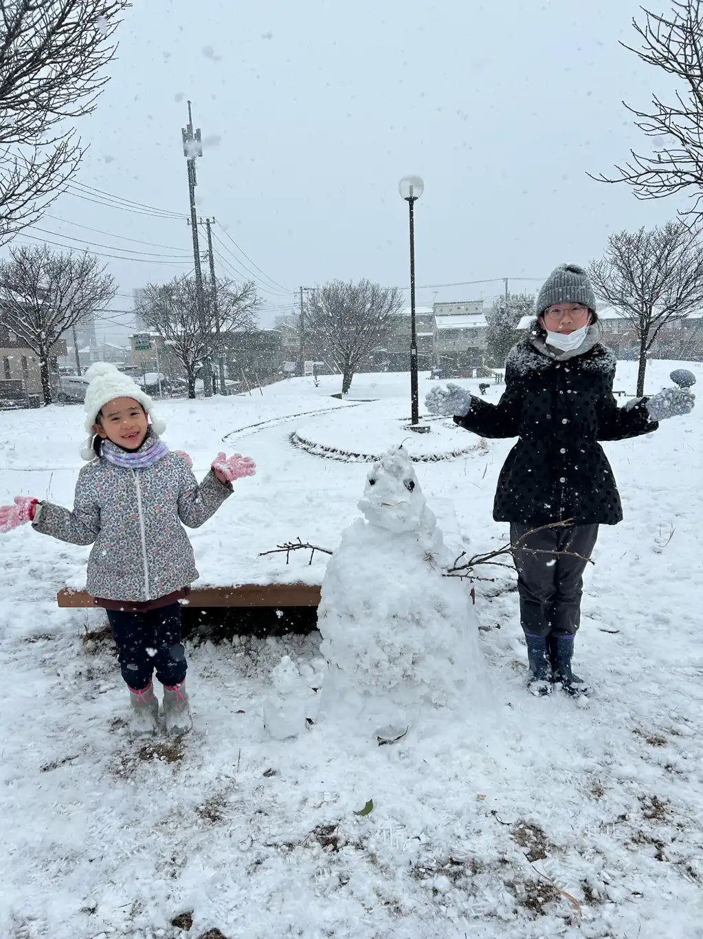 雪だるまの親子とポーズ